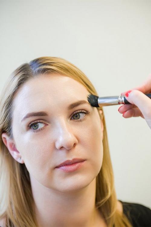 Какой порядок нанесения продуктов при контуринге: сначала контур, потом хайлайт или наоборот. Шаг . Высветление