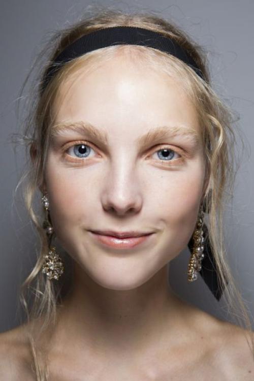 Какой эффект можно добиться с помощью румян: увеличить или уменьшить лицо. Как уменьшить щеки с помощью макияжа?