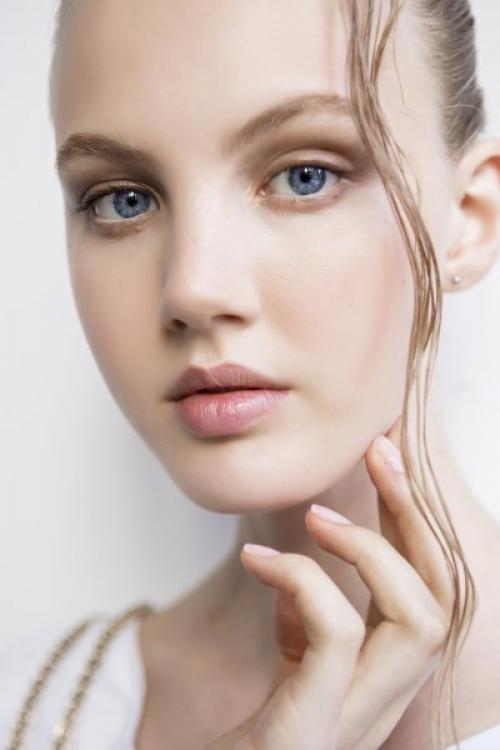 Где верно расположить румяна на скулах, чтобы подчеркнуть их. Навести на резкость: как подчеркнуть скулы?