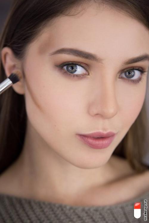 Как подчеркнуть скулы румянами и макияжем. Как сделать красивые скулы с помощью макияжа