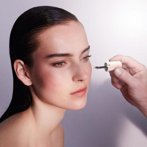 Каким образом можно визуально уменьшить широкие скулы с помощью румян. Сгладить углы: как округлить щеки с помощью макияжа