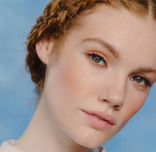 Каким образом можно визуально уменьшить широкие скулы с помощью румян. Сгладить углы: как округлить щеки с помощью макияжа