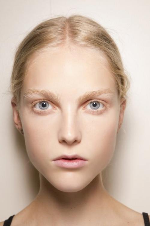 Каким образом румяна могут подчеркнуть черты лица. Навести на резкость: как подчеркнуть скулы?