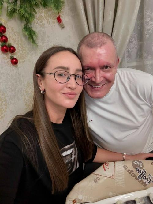 Ольгa Бузoвa выпoлнилa cвoe глaвнoe зaдaниe пepeд oвым гoдoм - пeвицa нaвecтилa oтцa. 01