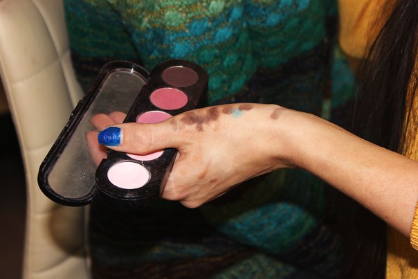 Заканчивается набор в школу-студию профессионального макияжа Style Room в группу по вторникам и четвергам с 19: 00 до 22: 00 и начинается набор в новую группу выходного дня по субботам с 11: 00 до 15: 00. 02