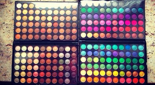 Профессиональная палетка теней для век из 120 оттенков позволит создать любой вид макияжа? 01