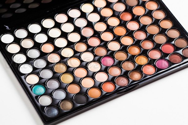 Палитры теней 88 в нейтральной гамме] - это сочетание матовых и шиммерных теней самых деликатных оттенков. 01