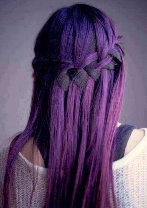 Фиолетовые волосы.  Волосами, окрашенными во все цвета радуги, уже давно никого не удивишь. 01