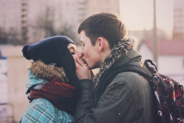 Роза цвета запекшейся крови. … Серое туманное летнее утро…. Роза цвета запекшейся крови. … Серое туманное летнее утро….