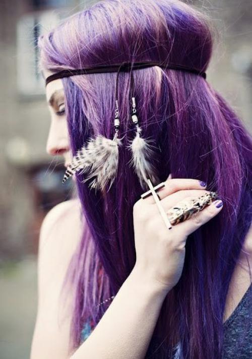 Фиолетовые волосы.  Волосами, окрашенными во все цвета радуги, уже давно никого не удивишь. 02