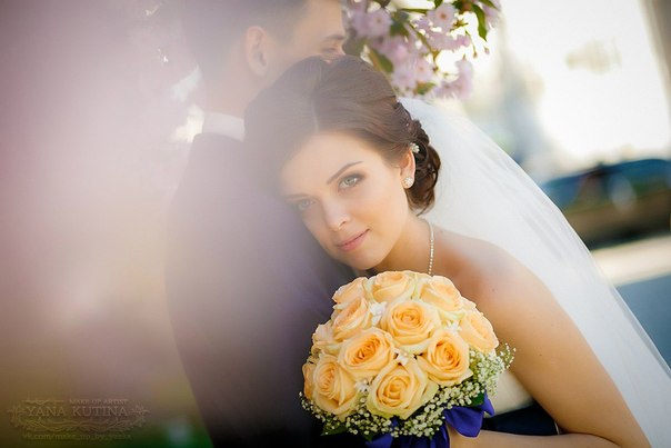 Милые девушки!  Я - профессиональный визажист, он же творец вашего настроения в любой день! 03