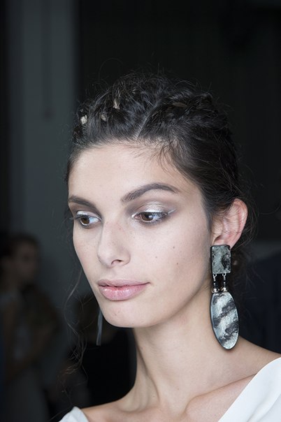 3 ключевые тенденции сезона весна - лето 2015 в макияже. 01