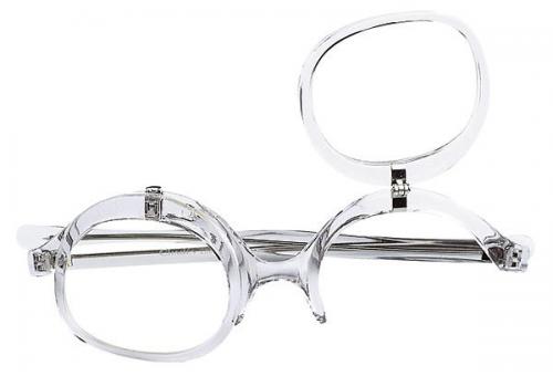 Тонкости макияжа для пользователей очков. 01