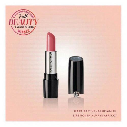 Я убеждена, что мощнейшим орудием для поднятия собственного настроения на весь день является именно макияж. 02