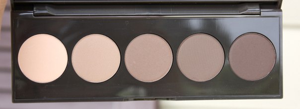 А как на счет, ставшей уже классикой, темы матовых теней нюдовых оттенков! 04