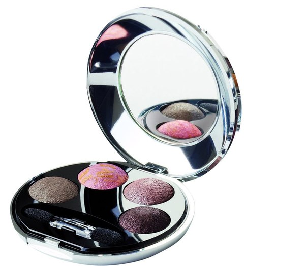 Новая технология изготовления запеченных теней позволит вам не только придавать глазам неповторимый чарующий образ, но и ухаживать за хорошей кожей век, увлажняя ее и защищая от уф - лучей. 02