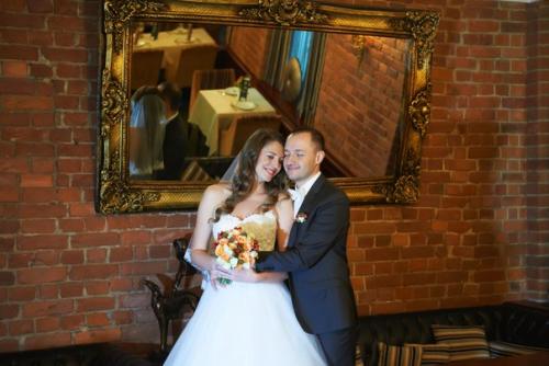 Утро невесты обычно начинается часа за три до подъёма жениха. 06