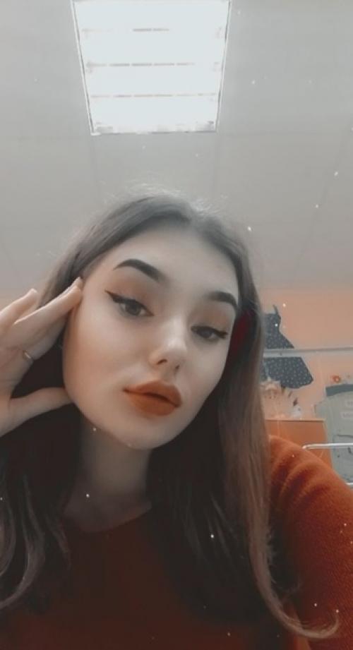 Мне 15 лет, после 9 класса хочу пойти на паркмахера визажиста, как думаете, стоит? 01