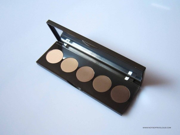 А как на счет, ставшей уже классикой, темы матовых теней нюдовых оттенков! 03