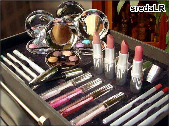 Новая технология изготовления запеченных теней позволит вам не только придавать глазам неповторимый чарующий образ, но и ухаживать за хорошей кожей век, увлажняя ее и защищая от уф - лучей. 01