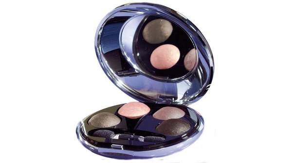 Новая технология изготовления запеченных теней позволит вам не только придавать глазам неповторимый чарующий образ, но и ухаживать за хорошей кожей век, увлажняя ее и защищая от уф - лучей. 04