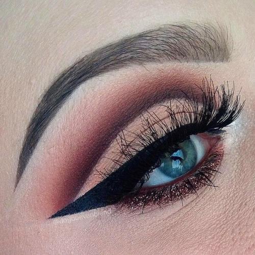 Пожалуй, не встретишь женщину, которую бы не покорил макияж Smoky EYЕS! 02