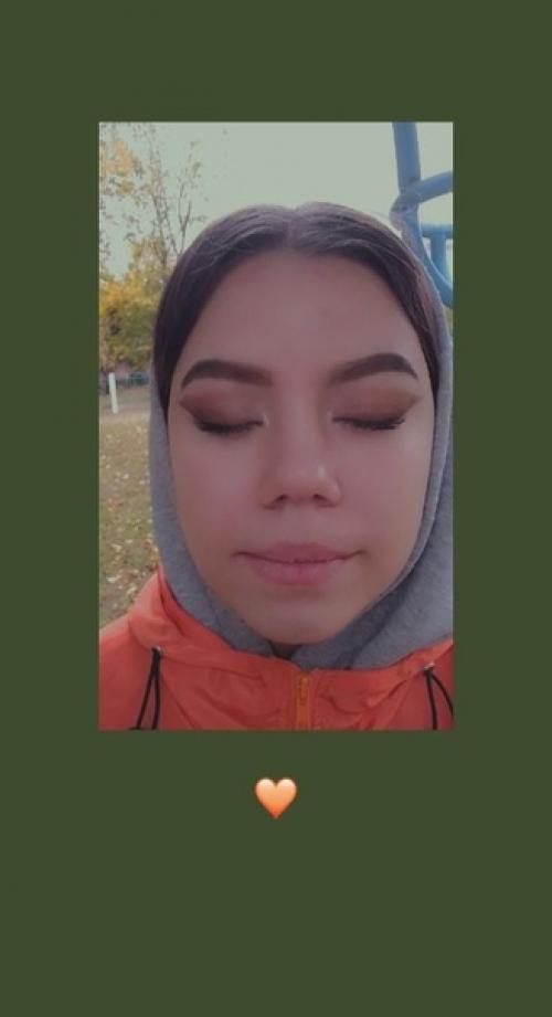 Мне 15 лет, после 9 класса хочу пойти на паркмахера визажиста, как думаете, стоит? 06