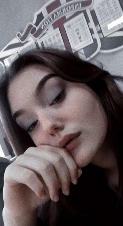 Мне 15 лет, после 9 класса хочу пойти на паркмахера визажиста, как думаете, стоит? 03