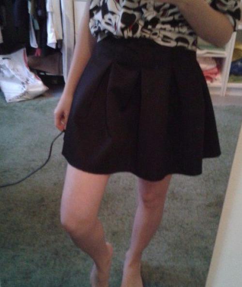 Даю: косметику (подробное описание под фото), фен для волос, юбку. 05