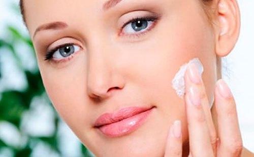 Как правильно наносить крем на лицо? 01 Как правильно наносить крем на лицо? 01