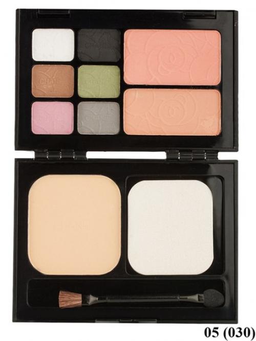 Заказ в понедельник!   Дорожная палитра от Chanel сочетает в себе тени для век, румяна для лица и пудру. 05