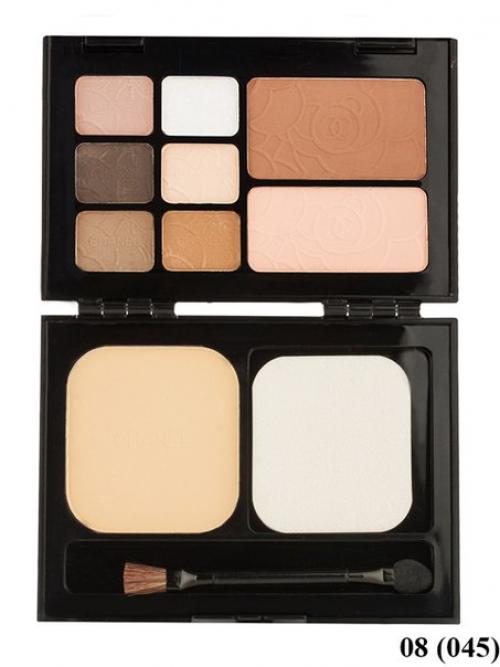 Заказ в понедельник!   Дорожная палитра от Chanel сочетает в себе тени для век, румяна для лица и пудру. 04