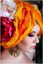 Дорогие девушки, во время проведения фестиваля мы готовы предложить вам услуги визажистов и парикмахеров, чтобы времени на танцы было еще больше. 02