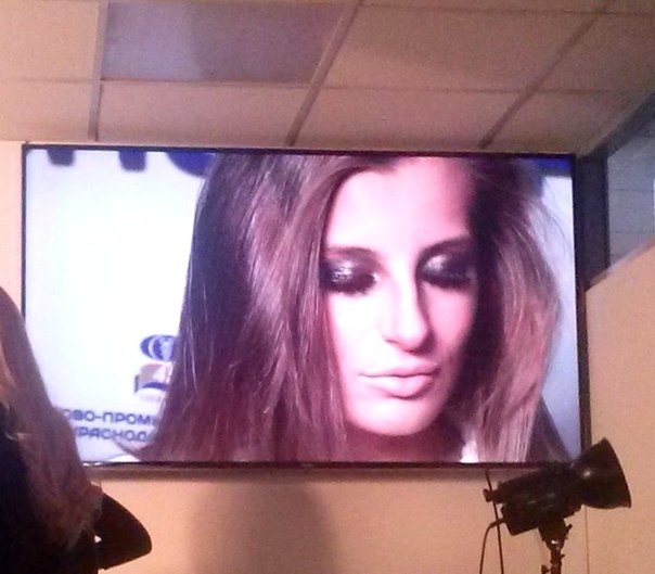 Сегодня прошел мастер-класс топового московского визажиста  Ольги Романовой ], который назывался Макияж - Трансформер. 02