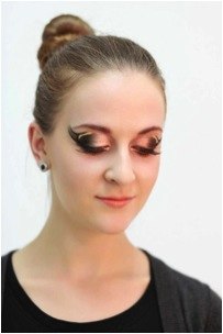 Дорогие девушки, во время проведения фестиваля мы готовы предложить вам услуги визажистов и парикмахеров, чтобы времени на танцы было еще больше. 03