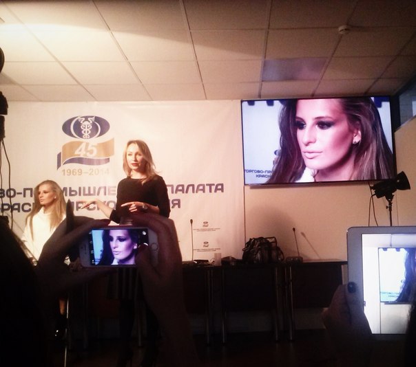 Сегодня прошел мастер-класс топового московского визажиста  Ольги Романовой ], который назывался Макияж - Трансформер. 03