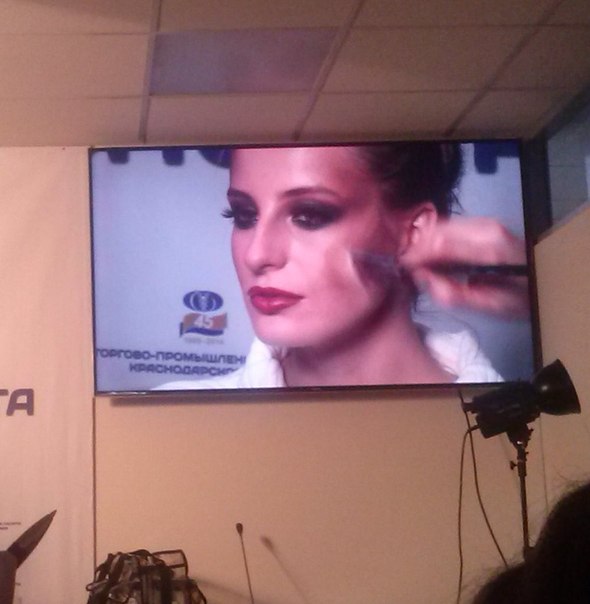 Сегодня прошел мастер-класс топового московского визажиста  Ольги Романовой ], который назывался Макияж - Трансформер. 04