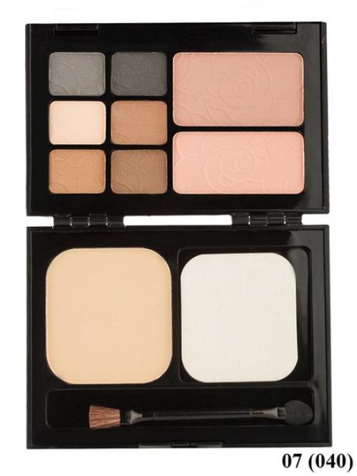 Заказ в понедельник!   Дорожная палитра от Chanel сочетает в себе тени для век, румяна для лица и пудру. 07