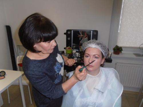 Сегодня в Ульянкепрошёл обучающий мастер класс по декоративной косметике в стиле повседневный макияж. 03