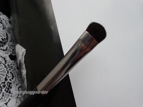 Блогер Алиса Alisamoiseeva о своих самых необходимых кистях рассказывает. 02 Блогер Алиса Alisamoiseeva о своих самых необходимых кистях рассказывает. 02