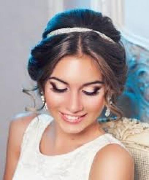 По многочисленным просьбам, для всех девушек, кто хочет научиться делать красивый макияж, усвоить основы косметологии и всегда выглядеть на отлично. 01