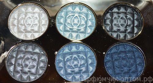 С новыми тенями Chanel ваши глаза засияют ярче самых ярких звезд. 05