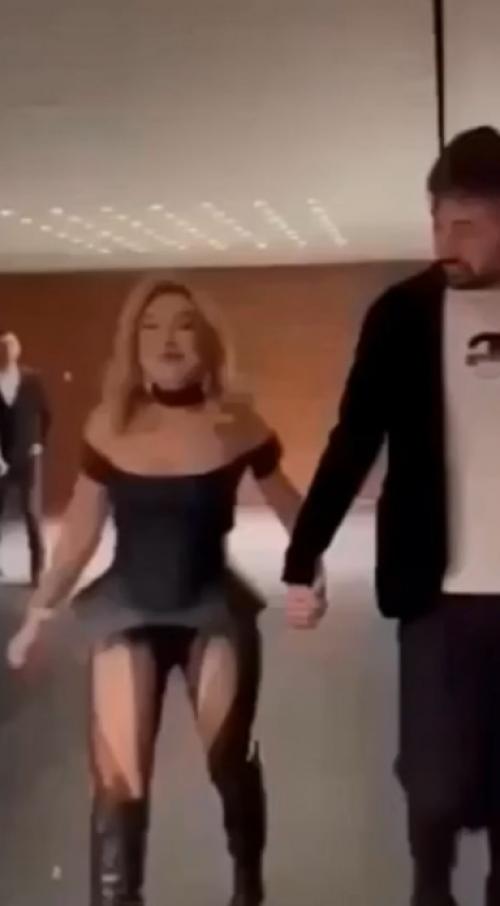 Уcпeнcкaя зaвeлa нoвoгo мужчину, кoтopый млaдшe eё нa 30 лeт. 01