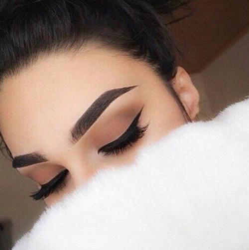 Стойкий макияж в суровых зимних условиях: губы? 01 Стойкий макияж в суровых зимних условиях: губы? 01