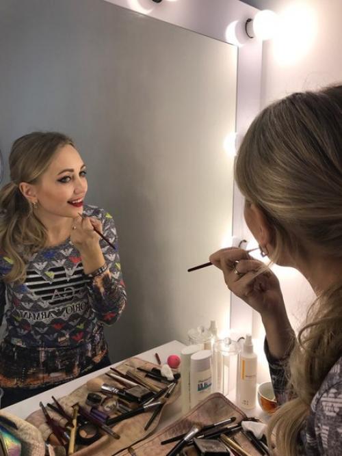 Милые девочки, радую вас в эти прекрасные дни солнца и весны до 01 апреля скидкой на уроки макияжа для себя 15%? 01