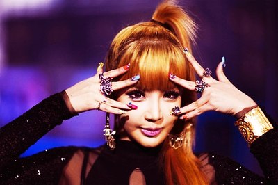 31Flavoursof. 1. Когда она снималась для Allure, Бом чувствовала себя неловко из-за легкого макияжа. 01