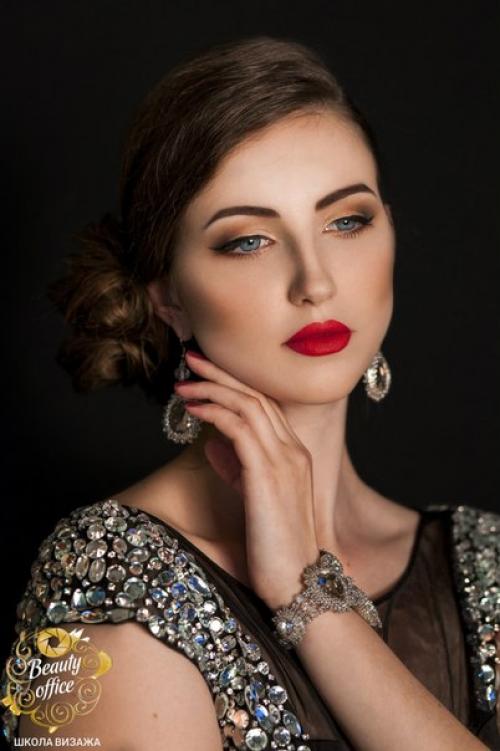Набор на базовый профессиональный курс по визажу на апрель в школу Beauty Office. 07