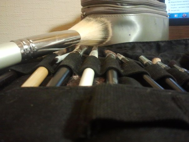 Сегодня научила Ирочку делать себе макияж. 05