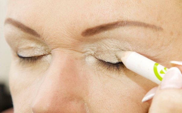 Карандаши, которые помогут вам сделать чудесный весенний макияж, подчеркнуть любые глаза, добавить им полного контраста, свежести и молодости! 03