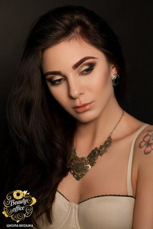 Набор на базовый профессиональный курс по визажу на апрель в школу Beauty Office. 04